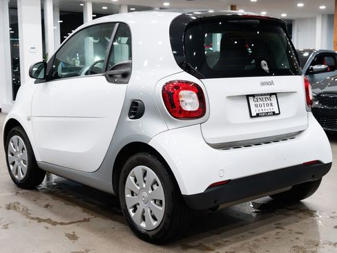 Used 2017 smart fortwo pure image 6