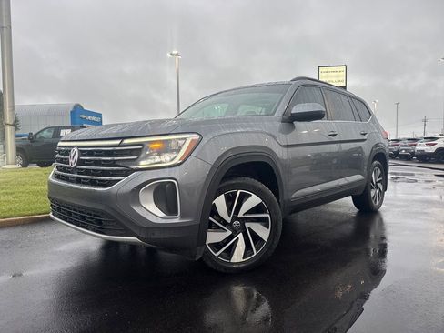 Used 2024 Volkswagen Atlas SE w/ Black Wheel Package FWD image 1