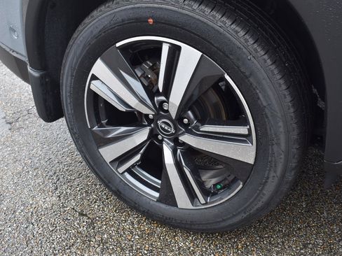 Used 2025 Nissan Rogue SL FWD image 14