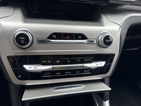 Used 2022 Ford Explorer XLT w/ Equipment Group 202A image 36