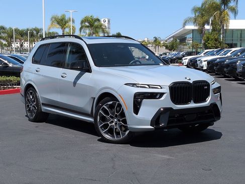 Used 2025 BMW X7 M60i AWD/4WD image 2