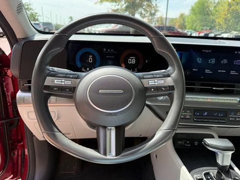 Used 2025 Hyundai Kona SEL FWD image 11