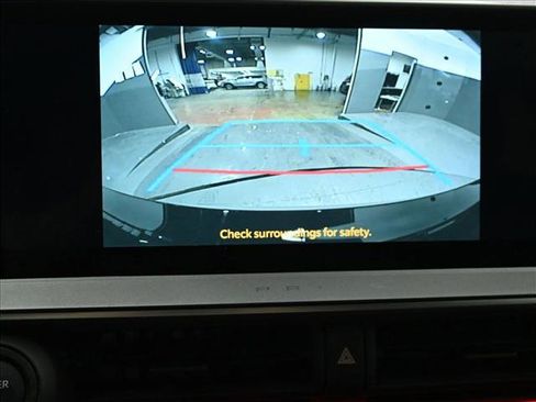 Used 2026 Toyota Prius XSE Premium image 16