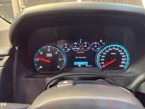 Used 2018 Chevrolet Suburban Premier image 18