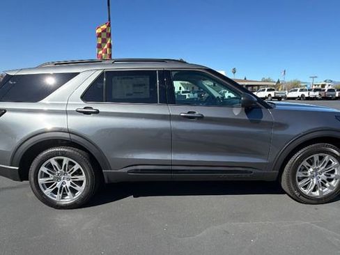 New 2026 Ford Explorer Active w/ Active Comfort Package image 3