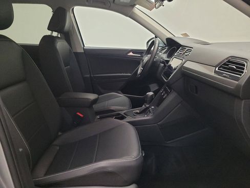 Used 2021 Volkswagen Tiguan SE FWD image 21