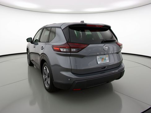 Used 2025 Nissan Rogue SV image 6