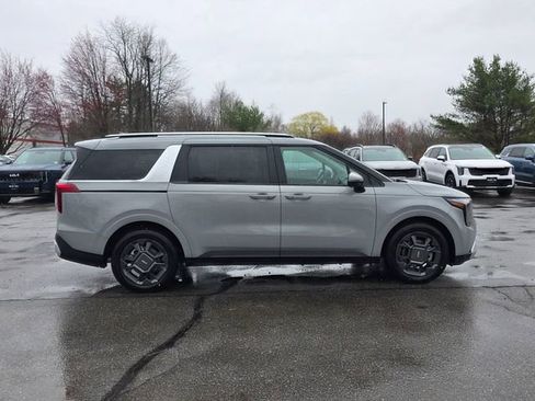 New 2026 Kia Carnival EX FWD image 8