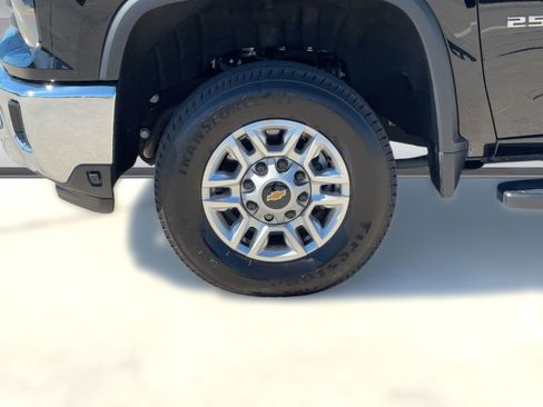 Used 2025 Chevrolet Silverado 2500 LT w/ Convenience Package image 12