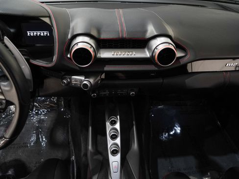 Used 2019 Ferrari 812 Superfast RWD image 11