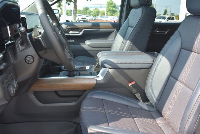 New 2026 Chevrolet Silverado 1500 High Country w/ High Country Premium Package AWD/4WD image 18