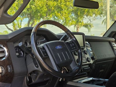 Used 2013 Ford F250 Platinum w/ Platinum Pkg image 9