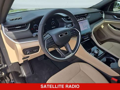 New 2025 Jeep Grand Cherokee Limited w/ Luxury Tech Group II AWD/4WD image 10