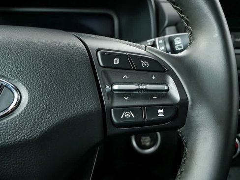 Used 2022 Hyundai Kona Limited image 12