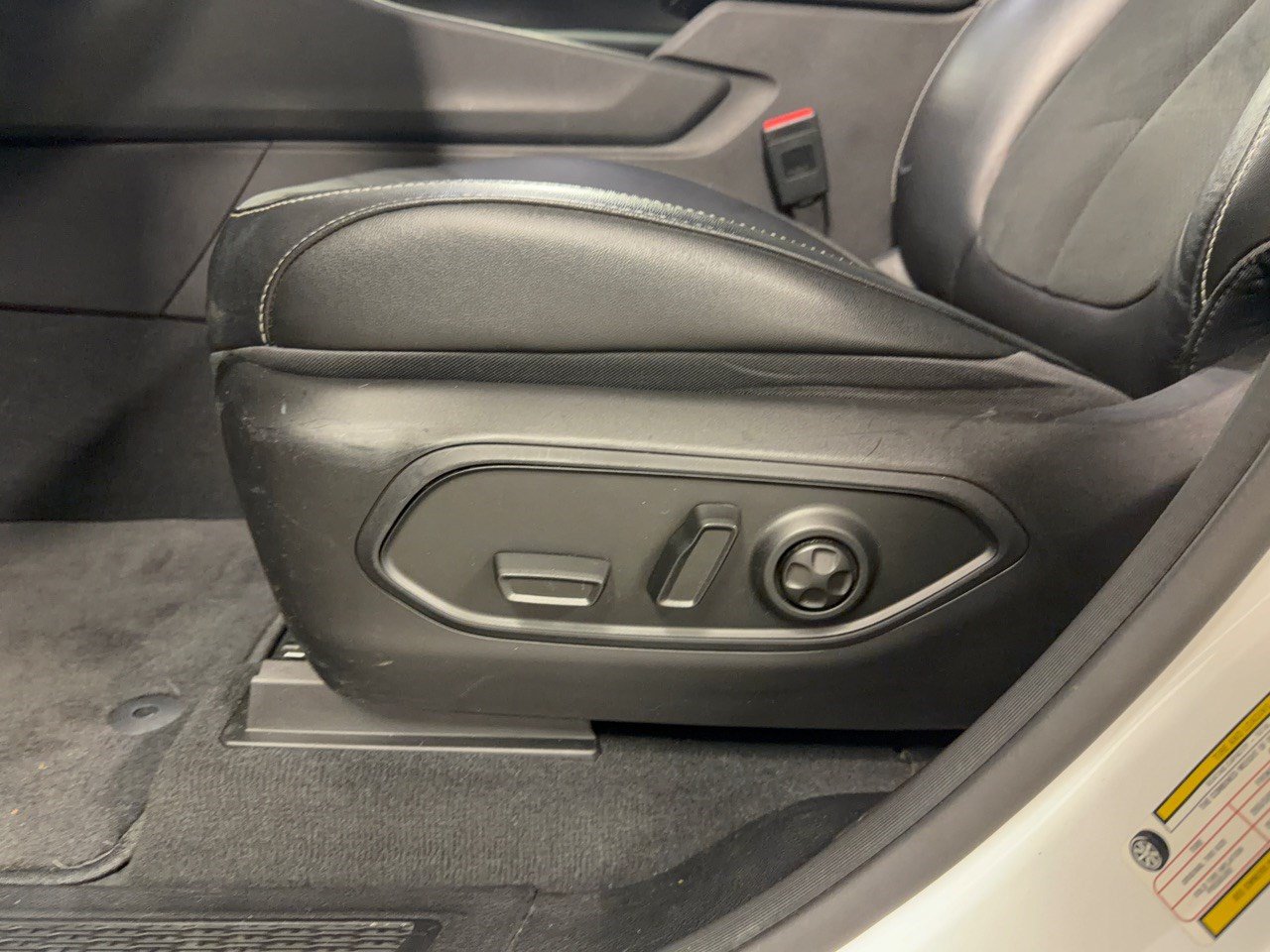 Used 2023 Jeep Grand Cherokee Altitude AWD/4WD image 16