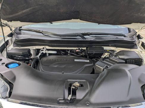 Certified 2018 Honda Pilot Touring image 37