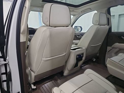 Used 2023 GMC Yukon XL Denali AWD/4WD image 35