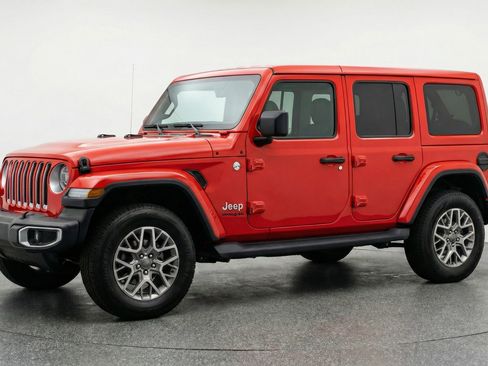 Used 2025 Jeep Wrangler Sahara image 3
