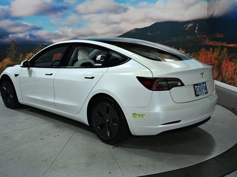 Used 2021 Tesla Model 3 Standard Range Plus image 6