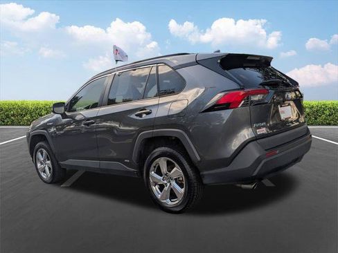 Certified 2021 Toyota RAV4 XLE Premium AWD/4WD image 7