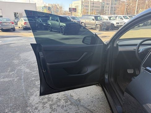 Used 2022 Tesla Model Y Performance image 5