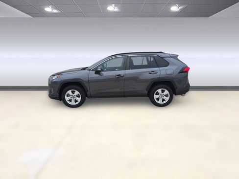 Used 2019 Toyota RAV4 XLE image 2