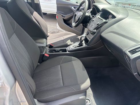 Used 2015 Ford Focus SE FWD image 11
