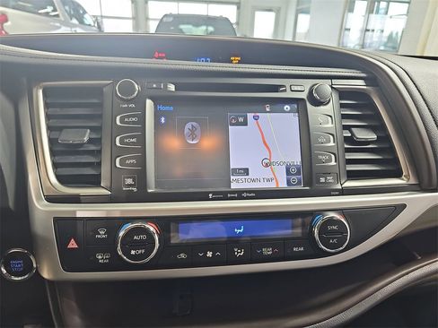 Used 2019 Toyota Highlander Limited image 29
