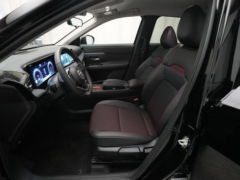 Certified 2026 Nissan Kicks SR w/ Cold Weather Package AWD/4WD image 7