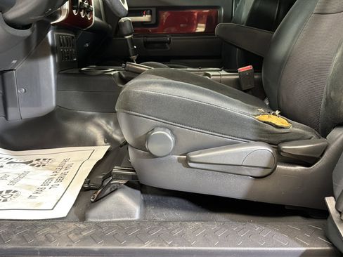 Used 2011 Toyota FJ Cruiser 2WD w/ Upgrade Pkg image 18