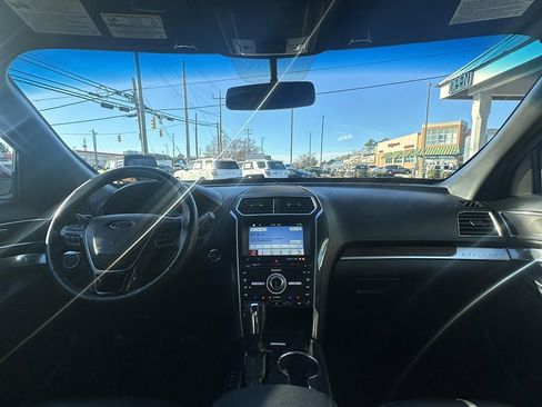 Used 2018 Ford Explorer Limited w/ Class II Trailer Tow Package image 14