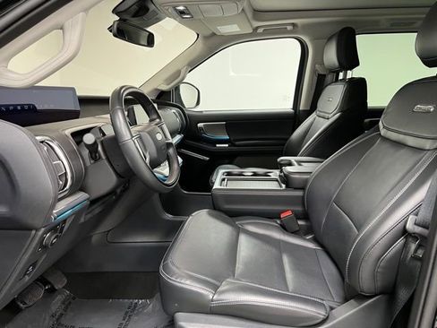 Used 2025 Ford Expedition Platinum AWD/4WD image 18