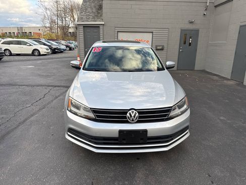 Used 2015 Volkswagen Jetta Sport FWD image 2