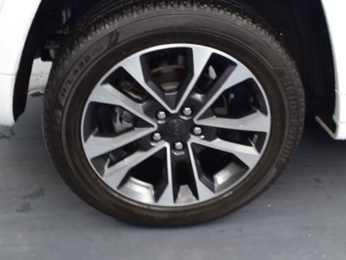 Used 2023 Jeep Grand Cherokee Overland image 8