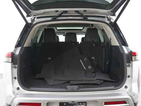 Used 2023 Nissan Pathfinder SL w/ SL Premium Package image 16