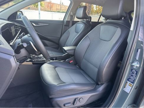 Certified 2025 Kia Niro EX image 14