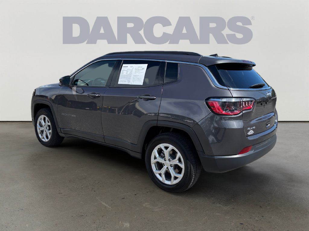 Used 2024 Jeep Compass Latitude AWD/4WD image 5