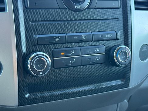 Used 2010 Nissan Frontier SE image 15