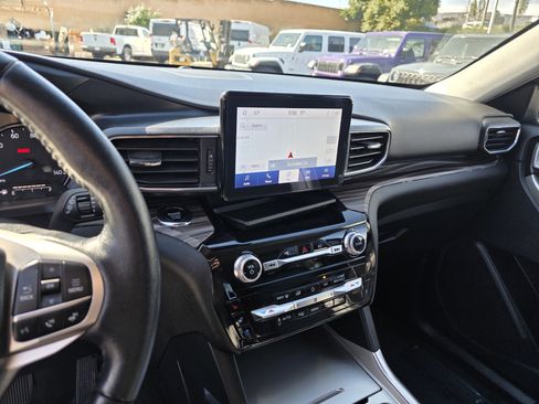 Used 2023 Ford Explorer Limited image 16