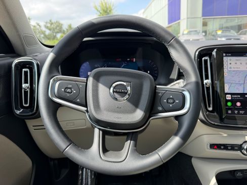 Certified 2026 Volvo XC40 B5 Plus AWD/4WD image 17