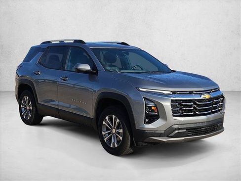 Used 2025 Chevrolet Equinox LT w/ Convenience Package II FWD image 3