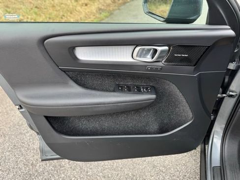 Used 2019 Volvo XC40 T5 Momentum AWD/4WD image 8
