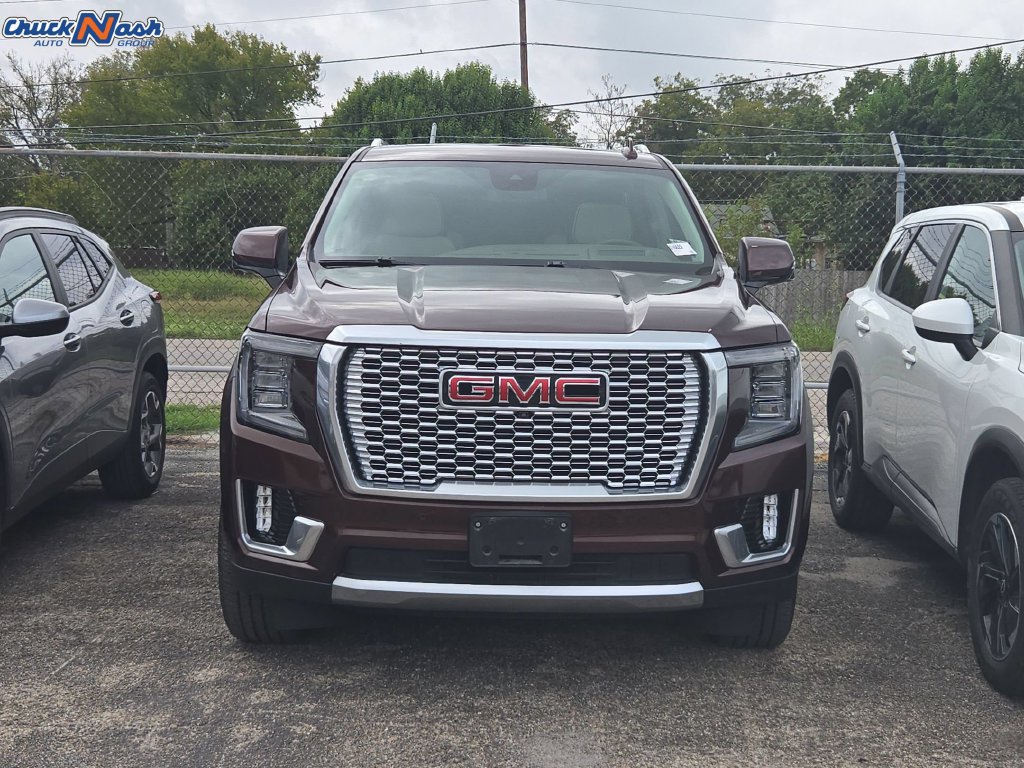 Used 2023 GMC Yukon Denali w/ LPO, Floor Liner Package AWD/4WD image 2