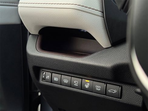 Used 2024 Toyota RAV4 Limited image 36