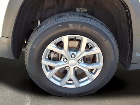 Used 2022 Jeep Grand Cherokee L Limited image 8