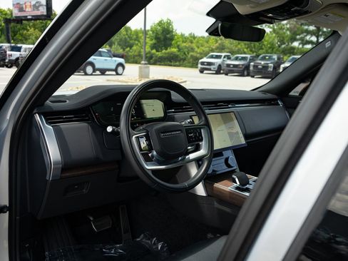Used 2023 Land Rover Range Rover Long Wheelbase SE AWD/4WD image 22