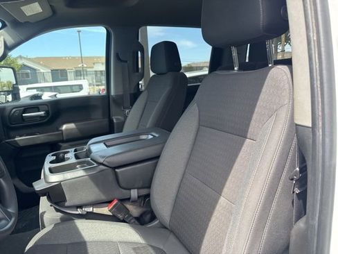 Used 2022 Chevrolet Silverado 2500 Custom w/ Custom Value Package AWD/4WD image 6