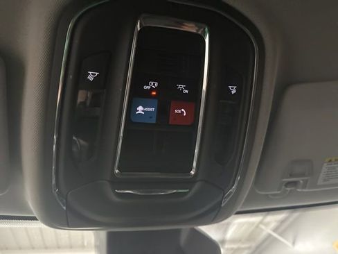 Used 2023 Jeep Grand Cherokee Laredo image 14