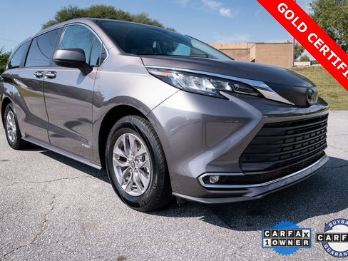 Certified 2021 Toyota Sienna XLE image 10