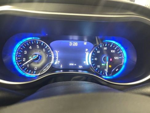 Used 2024 Chrysler Pacifica Touring-L image 16